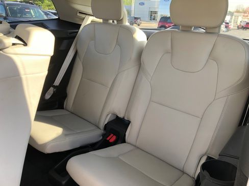 Used 2023 Volvo XC90 B6 Plus image 10