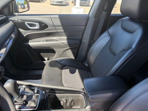 Used 2025 Jeep Compass Latitude w/ Altitude Special Edition image 32