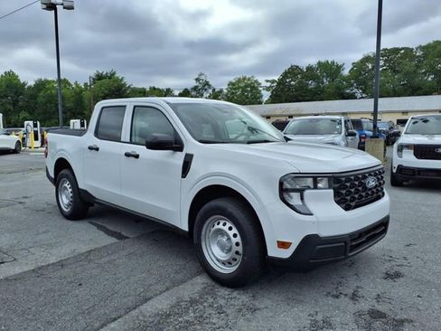 New 2025 Ford Maverick XL image 3