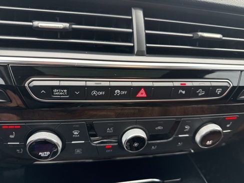 Used 2017 Audi Q7 3.0T Premium Plus w/ Premium Plus Package image 38