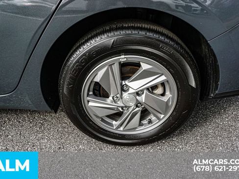 Used 2025 Hyundai Elantra SE image 17