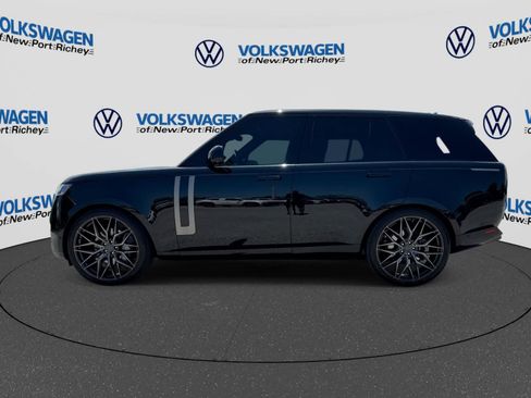 Used 2023 Land Rover Range Rover SE AWD/4WD image 3
