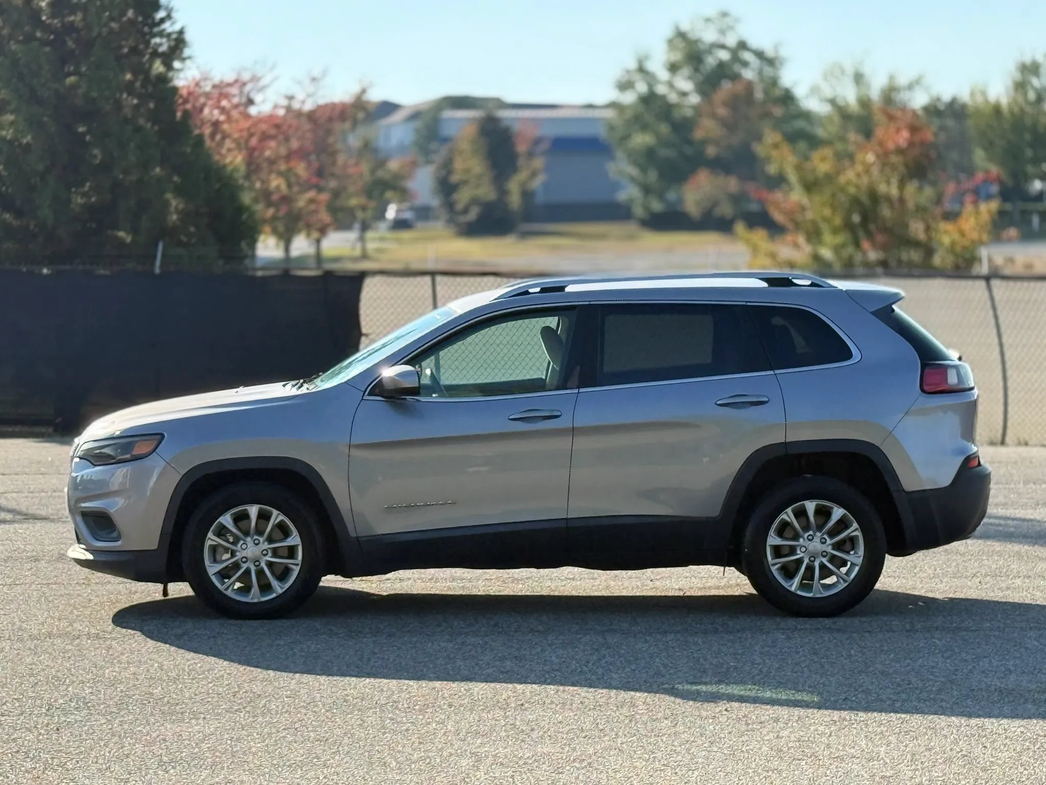 Used 2019 Jeep Cherokee Latitude w/ Popular Appearance Group FWD image 8