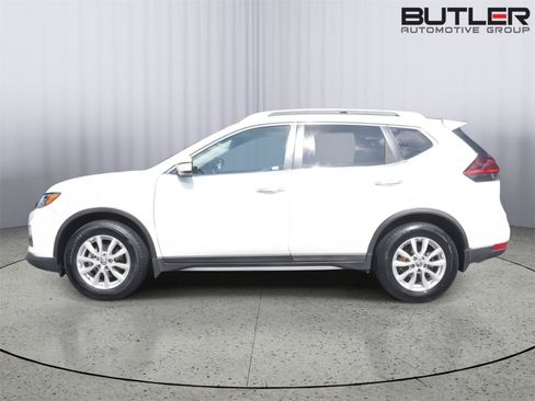 Used 2018 Nissan Rogue SV FWD image 3