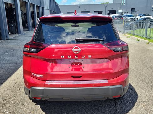 Certified 2026 Nissan Rogue SV FWD image 5