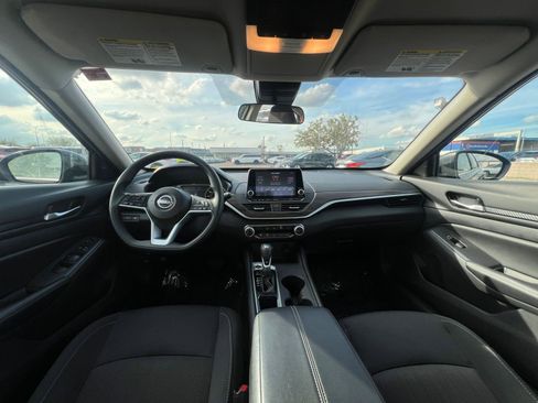 Used 2025 Nissan Altima 2.5 SV image 33