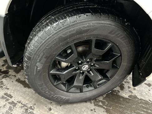 Used 2021 Nissan Frontier SV w/ Midnight Edition Floor Mats image 10