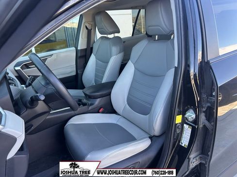 Used 2021 Toyota RAV4 XLE Premium image 13