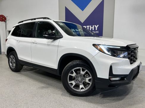 Used 2022 Honda Passport TrailSport image 2