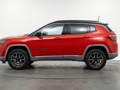 Used 2025 Jeep Compass Trailhawk AWD/4WD image 5