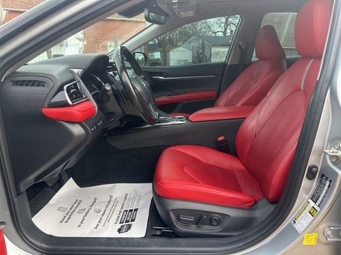 Used 2019 Toyota Camry XSE image 15