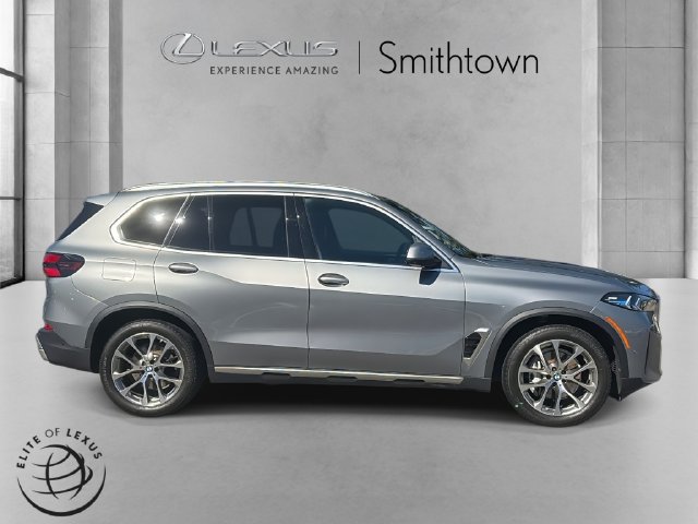 Used 2025 BMW X5 xDrive40i w/ Premium Package AWD/4WD image 4