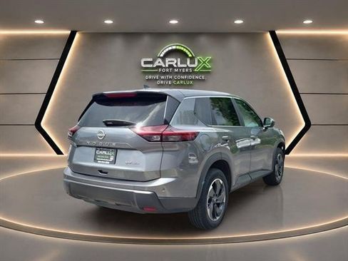 Used 2024 Nissan Rogue SV AWD/4WD image 4