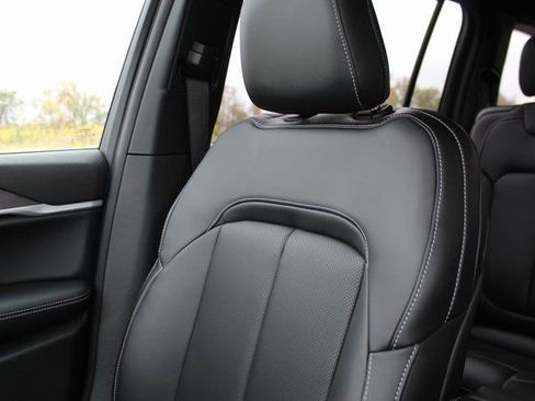 New 2025 Jeep Grand Cherokee L Limited w/ Luxury Tech Group II image 28