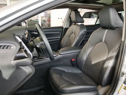 Used 2020 Toyota Camry XSE image 10