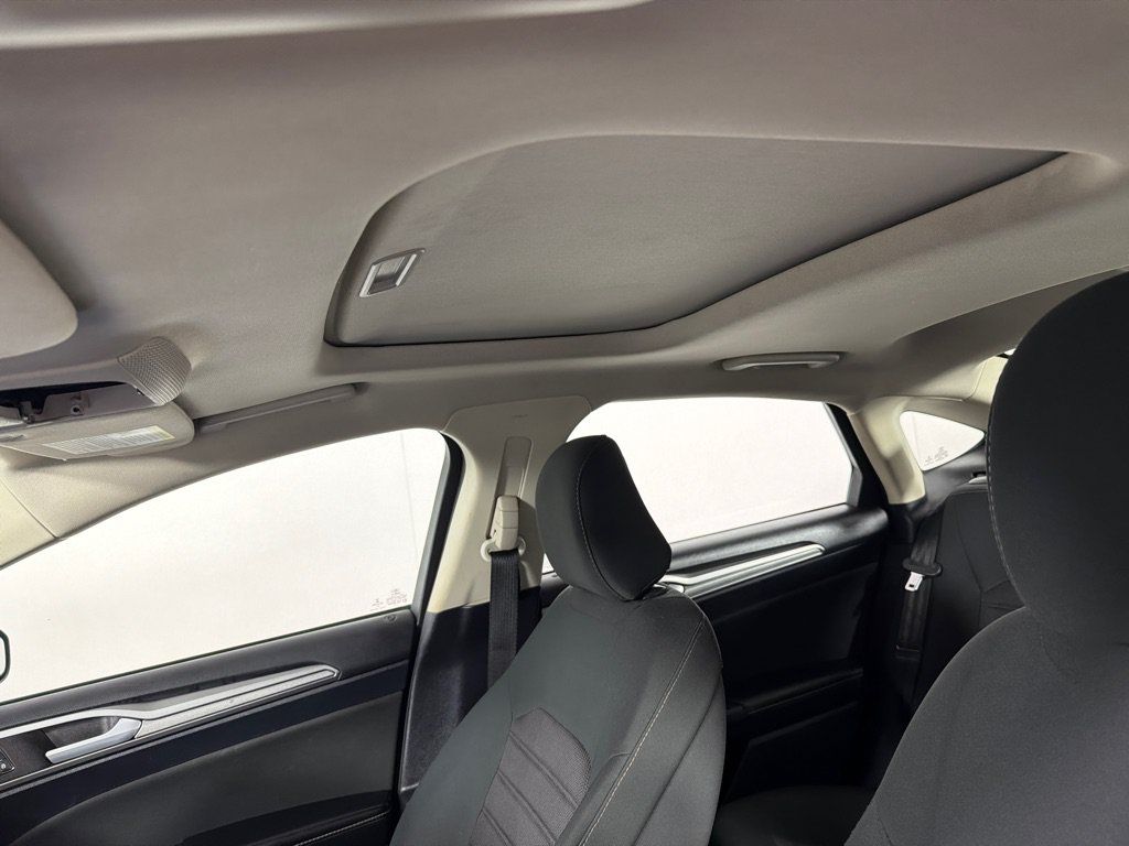 Used 2020 Ford Fusion SE AWD/4WD image 14