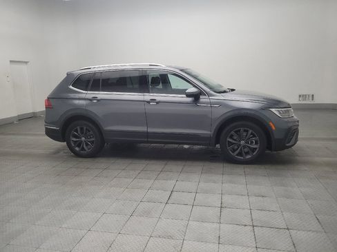 Used 2022 Volkswagen Tiguan SE FWD image 11