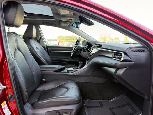 Used 2018 Toyota Camry XSE FWD image 32