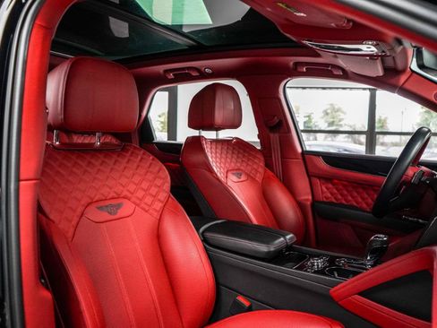 Used 2022 Bentley Bentayga AWD/4WD image 29
