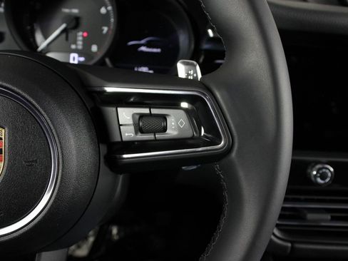 Certified 2025 Porsche Macan AWD/4WD image 15