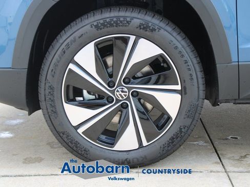 Certified 2025 Volkswagen Taos SE AWD/4WD image 21