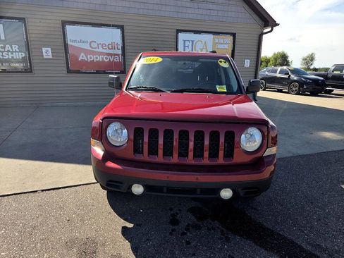 Used 2014 Jeep Patriot Latitude image 2