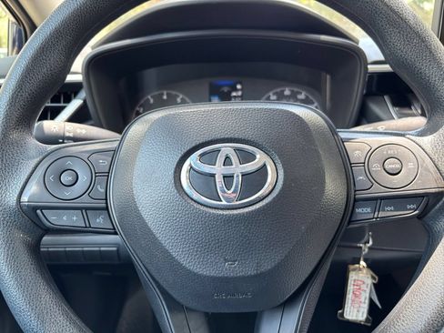 Used 2025 Toyota Corolla LE FWD image 27