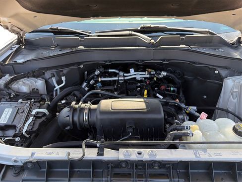 Used 2022 Ford Explorer XLT w/ Equipment Group 202A image 12