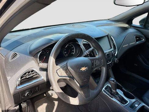 Used 2017 Chevrolet Cruze LT w/ Sun And Sound Package image 10