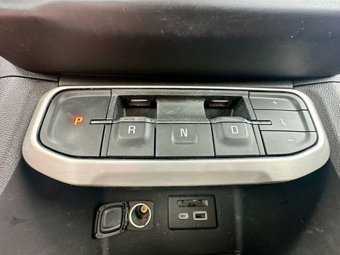 Used 2023 GMC Acadia SLT w/ LPO, Floor Liner Package FWD image 18