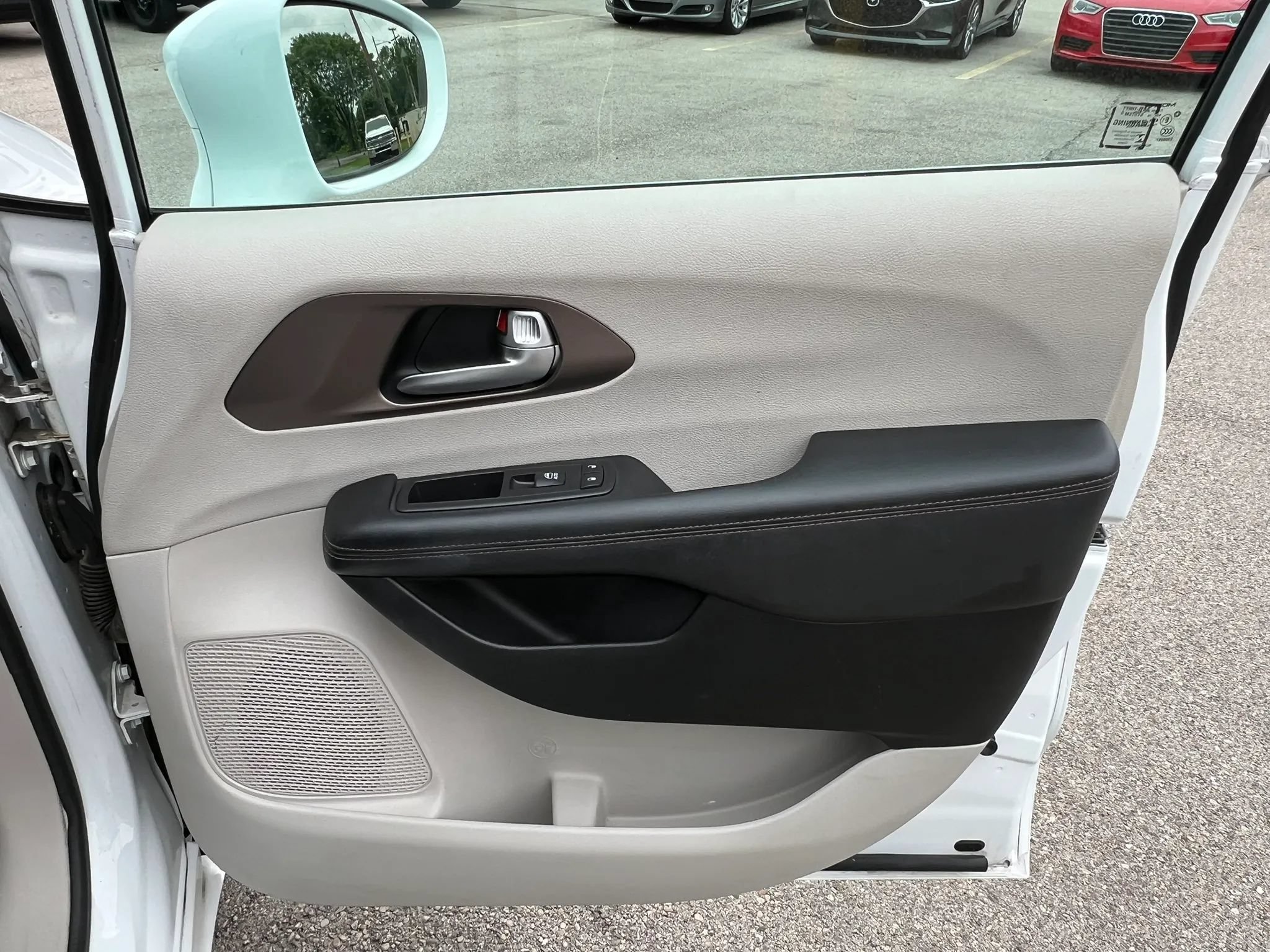 Used 2017 Chrysler Pacifica Touring-L Plus FWD image 20