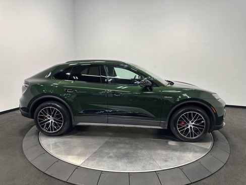 Certified 2025 Porsche Macan 4S Electric AWD/4WD image 9