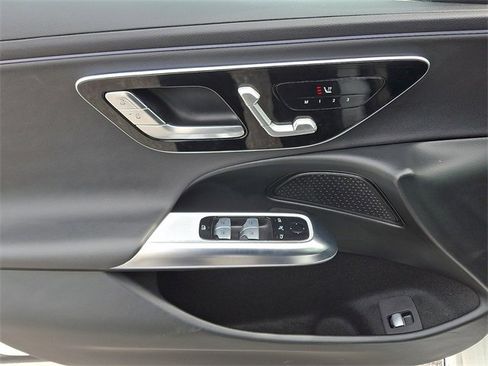 Used 2025 Mercedes-Benz E 450 4MATIC Sedan image 12