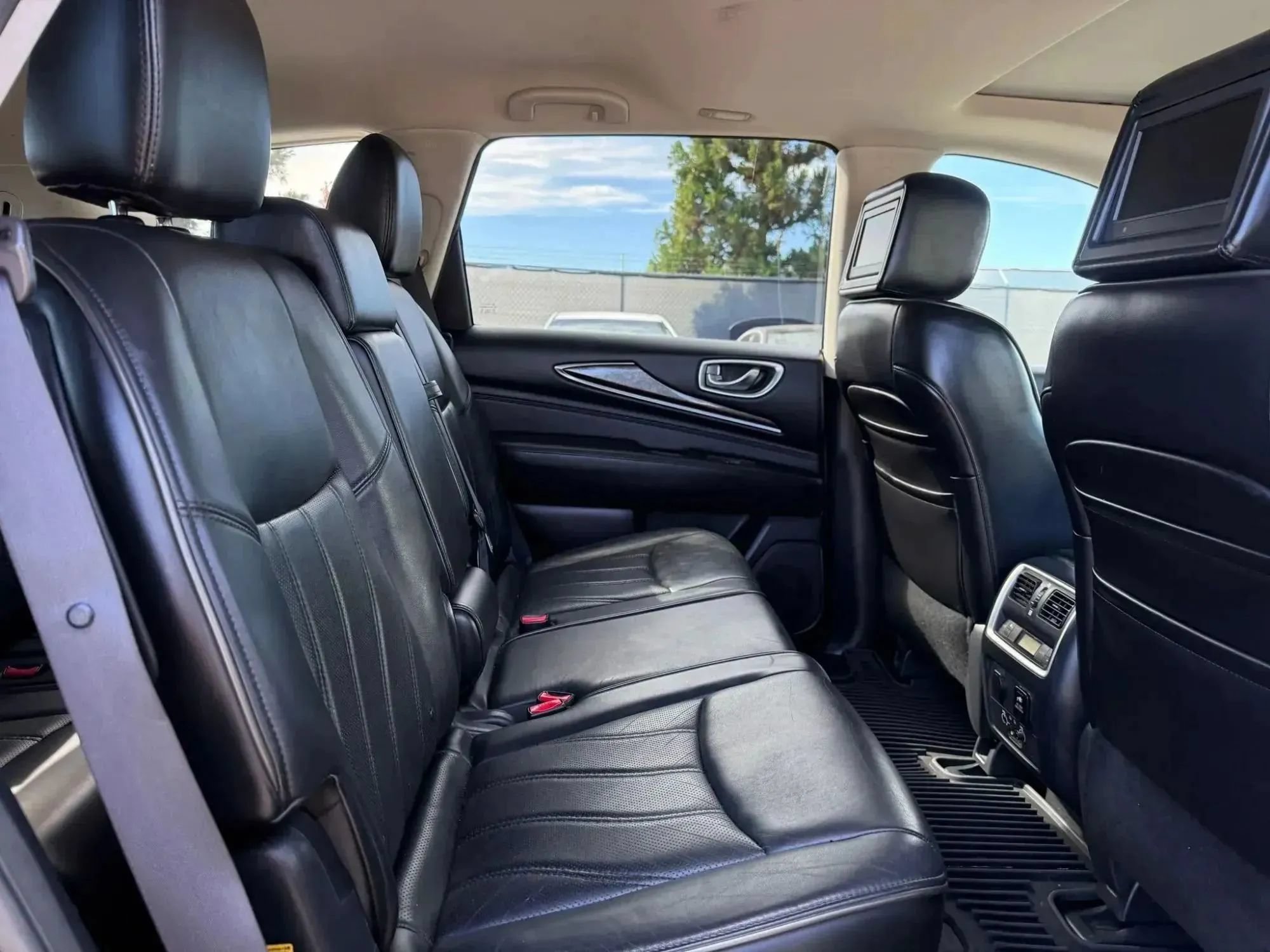 Used 2013 INFINITI JX35 AWD w/ Premium Pkg image 40