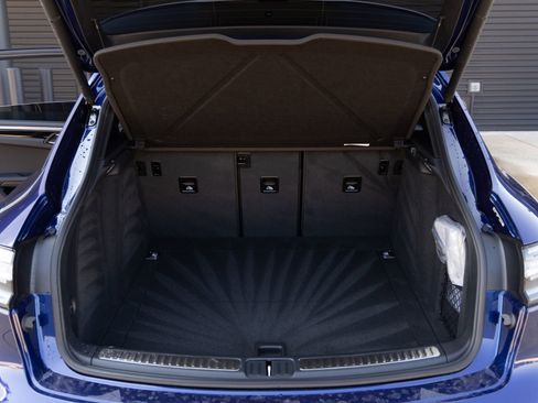 Certified 2025 Porsche Macan image 36