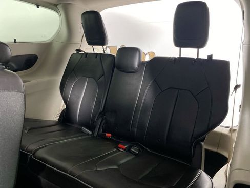 Used 2019 Chrysler Pacifica Limited FWD image 22
