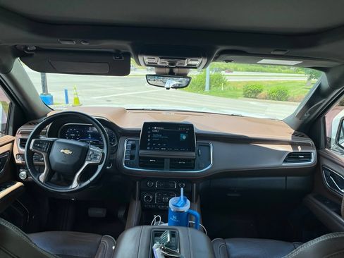 Used 2023 Chevrolet Suburban High Country AWD/4WD image 5