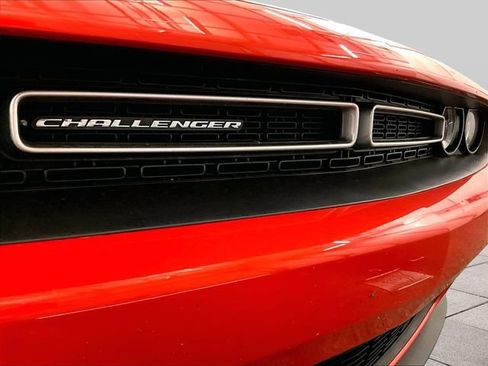 Used 2016 Dodge Challenger SXT RWD image 29