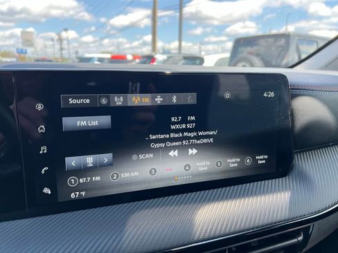 Used 2025 Nissan Kicks SR AWD/4WD image 12