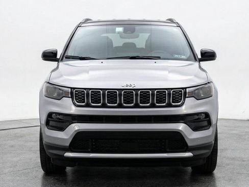 Used 2025 Jeep Compass Limited image 4