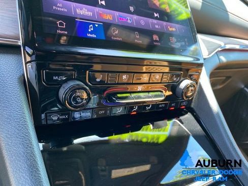 Used 2025 Jeep Grand Cherokee L Summit w/ Obsidian Package AWD/4WD image 48