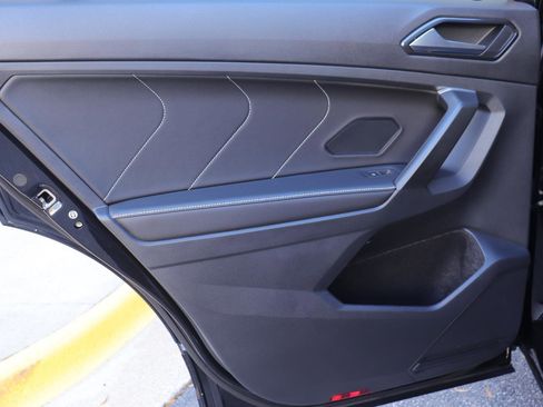 Used 2024 Volkswagen Tiguan SE R-Line image 12