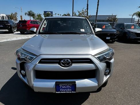 Used 2020 Toyota 4Runner SR5 AWD/4WD image 3