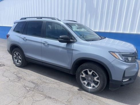 Used 2023 Honda Passport TrailSport image 2
