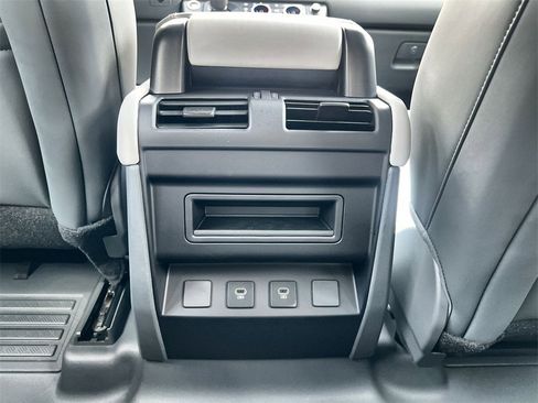 Used 2025 Land Rover Defender 110 S image 16