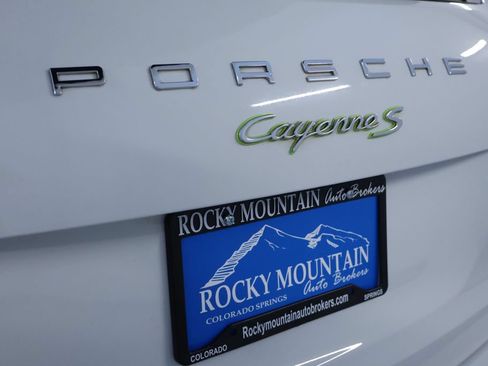 Used 2017 Porsche Cayenne S Platinum w/ Premium Package (PJW) AWD/4WD image 10