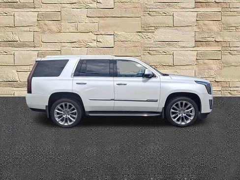 Used 2020 Cadillac Escalade Luxury AWD/4WD image 26