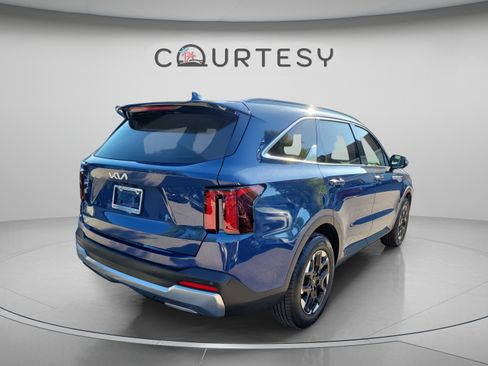 Certified 2025 Kia Sorento S FWD image 3