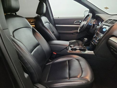 Used 2019 Ford Explorer XLT w/ Equipment Group 202A AWD/4WD image 21