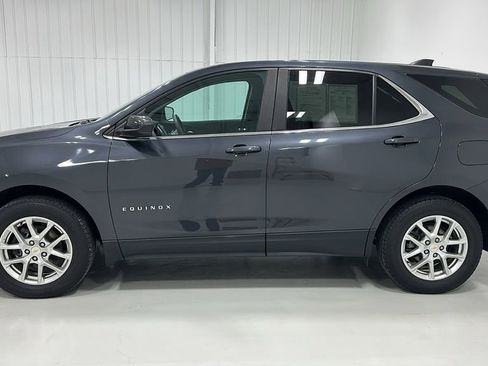 Used 2022 Chevrolet Equinox LT image 2
